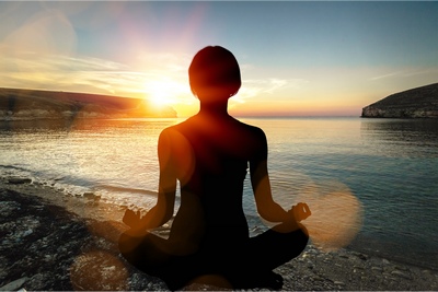 Meditația reduce stresul și combate cancerul